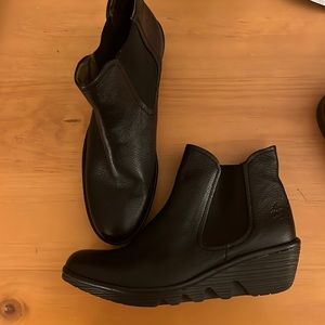 Fly London Phil wedge Chelsea boot 40